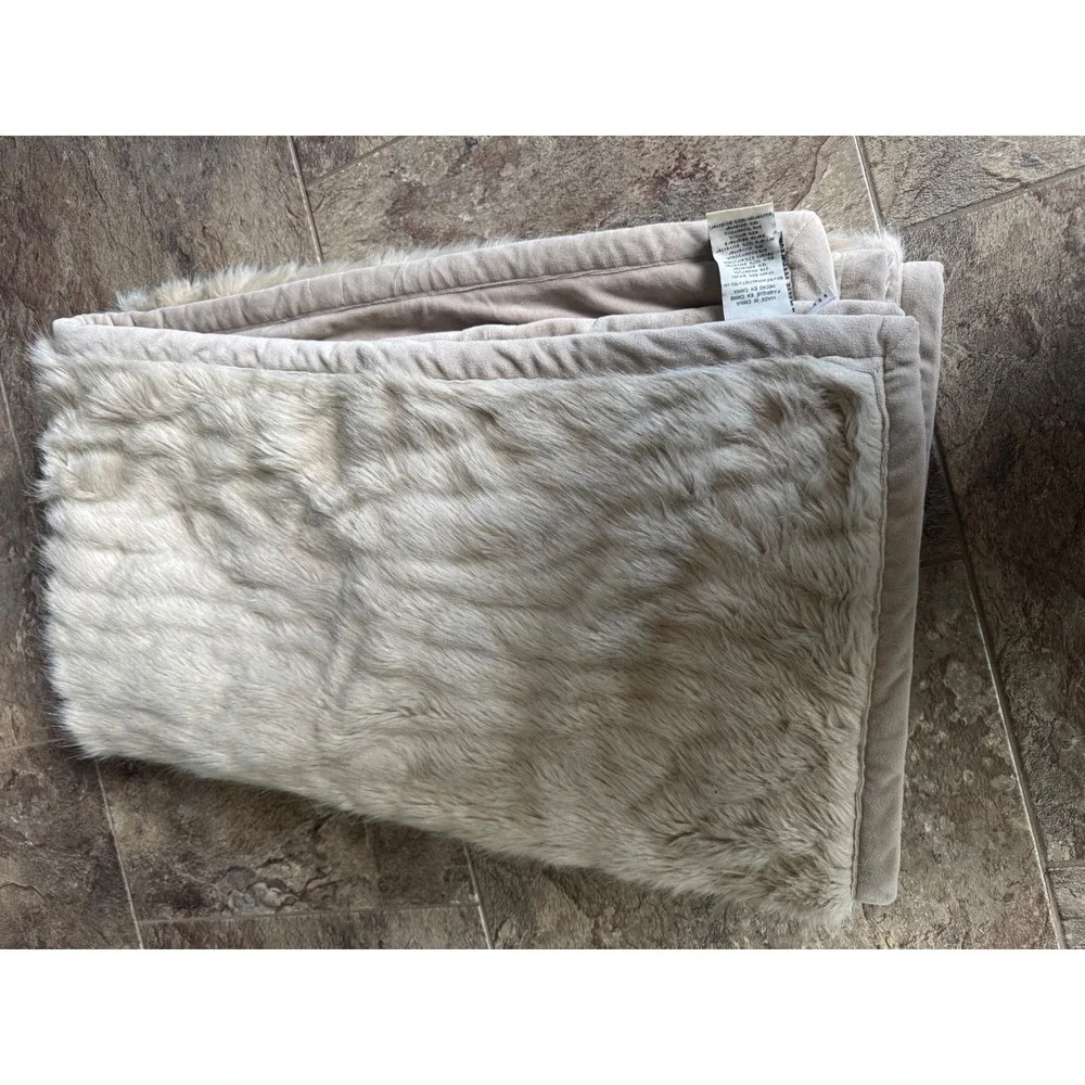 Pottery‎ Barn Faux Fur Throw Blanket Neutral Luxe Soft Cozy Home Decor 50x60